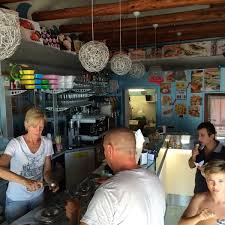 Il banco del Bar Gelateria Laguna